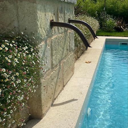 De L'Art A La Maniere - Chambre D'Hotes De Charme - 2 Suites Haut De Gamme - Ideal Couple & Famille - Piscine - Terrasse - Calme - 15Min Saint-Emilion - Experience Restauration D'Oeuvre D'Art Branne  Extérieur photo