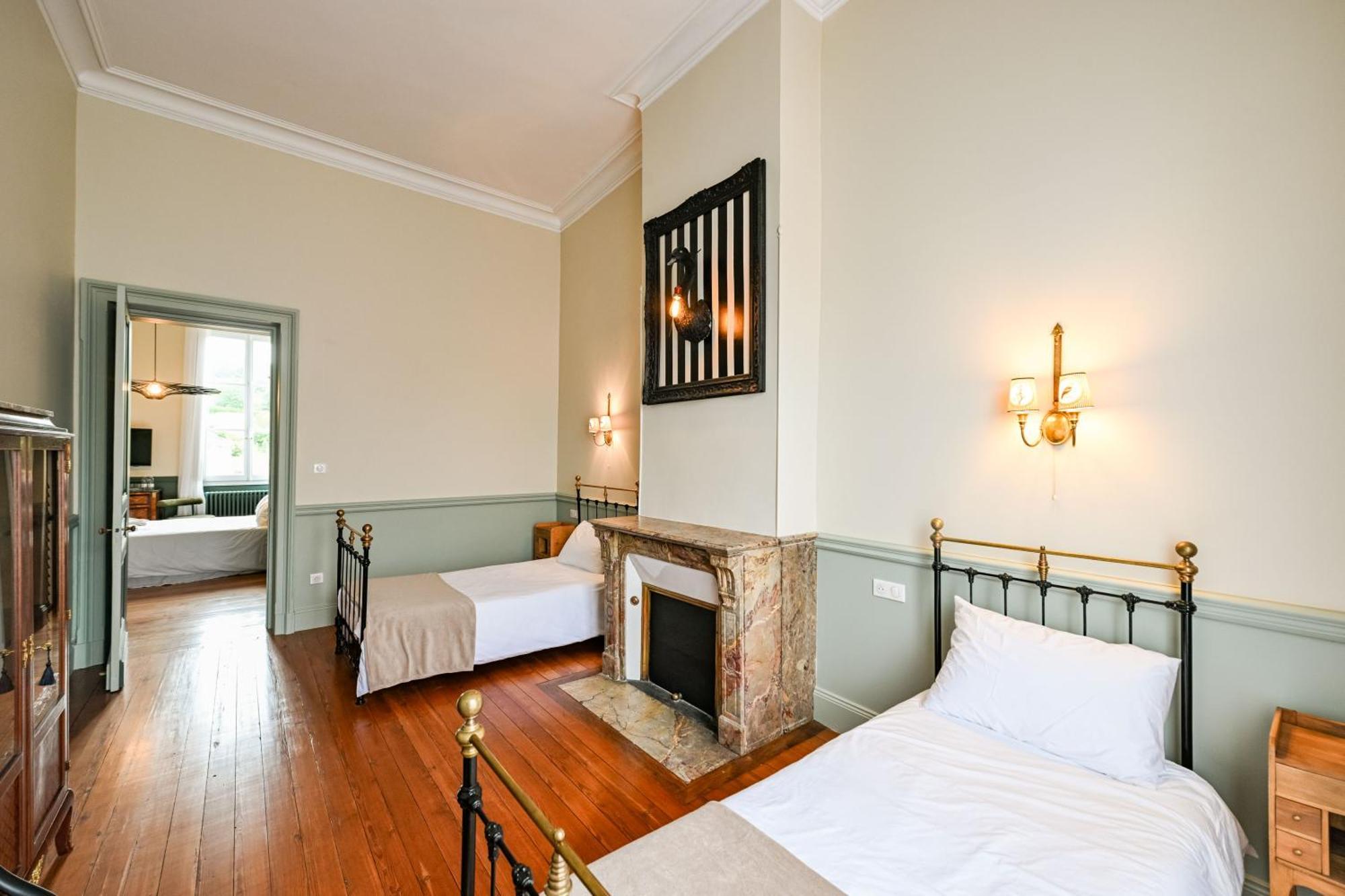 De L'Art A La Maniere - Chambre D'Hotes De Charme - 2 Suites Haut De Gamme - Ideal Couple & Famille - Piscine - Terrasse - Calme - 15Min Saint-Emilion - Experience Restauration D'Oeuvre D'Art Branne  Extérieur photo