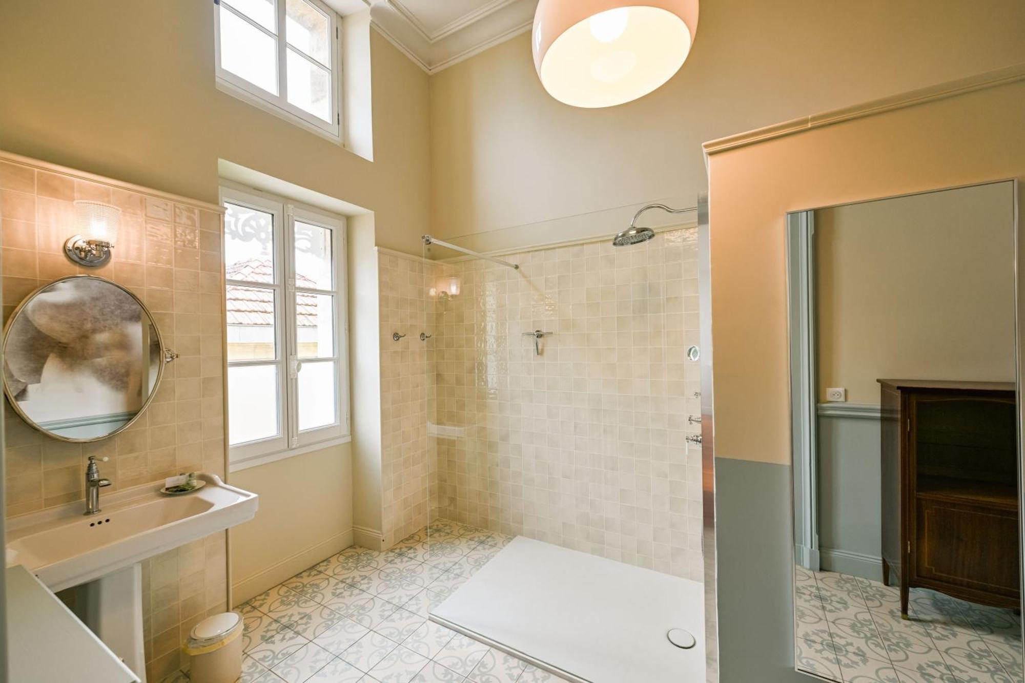 De L'Art A La Maniere - Chambre D'Hotes De Charme - 2 Suites Haut De Gamme - Ideal Couple & Famille - Piscine - Terrasse - Calme - 15Min Saint-Emilion - Experience Restauration D'Oeuvre D'Art Branne  Extérieur photo