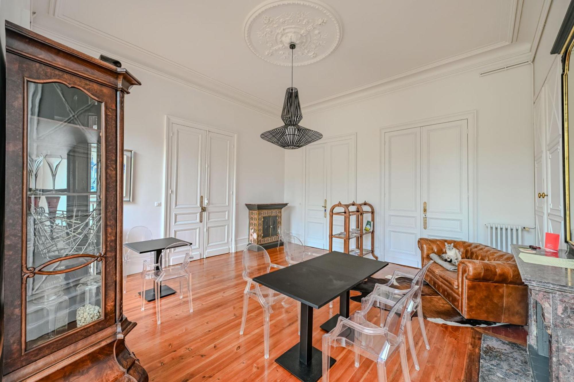 De L'Art A La Maniere - Chambre D'Hotes De Charme - 2 Suites Haut De Gamme - Ideal Couple & Famille - Piscine - Terrasse - Calme - 15Min Saint-Emilion - Experience Restauration D'Oeuvre D'Art Branne  Extérieur photo